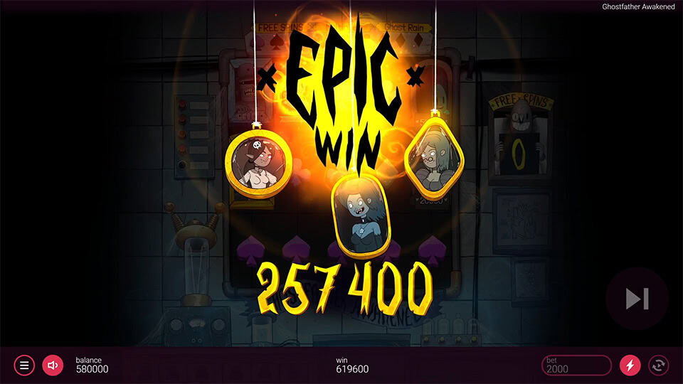&ldquo;Epic Win&rdquo; message glowing in yellow with a 257,400 win amount and ghost portraits hanging in a creepy, animated background.
